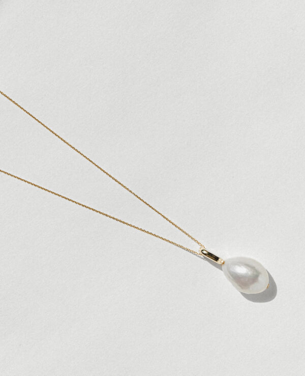 HARLEY BAROQUE SIMPLE NECKLACE IN CULTURED DROP PEARL3