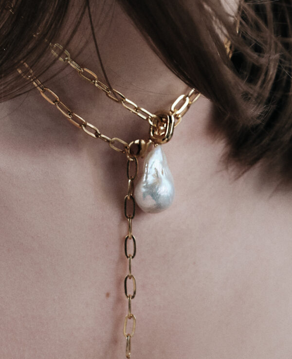 KENDALL BAROQUE ROPE NECKLACE IN CULTURED DROP PEARL