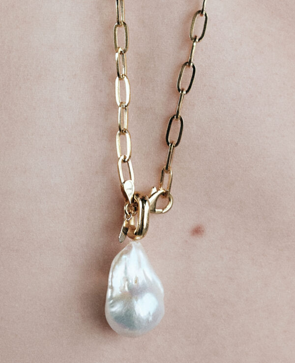 KENDALL BAROQUE ROPE NECKLACE IN CULTURED DROP PEARL4